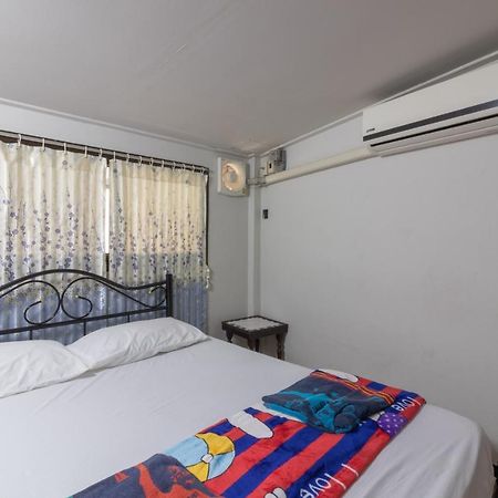 7 Holder Guesthouse Бангкок Екстер'єр фото