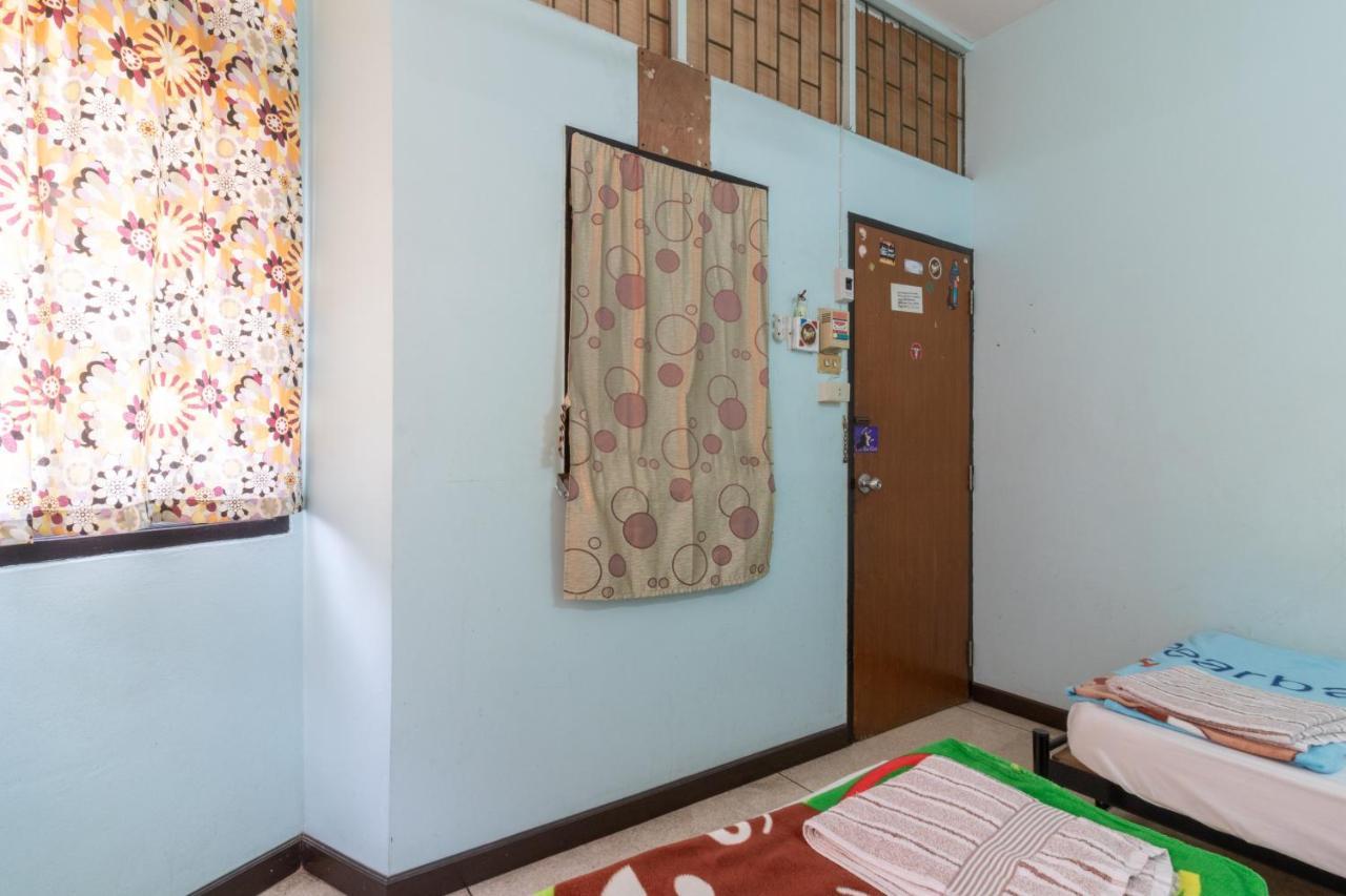 7 Holder Guesthouse Бангкок Екстер'єр фото