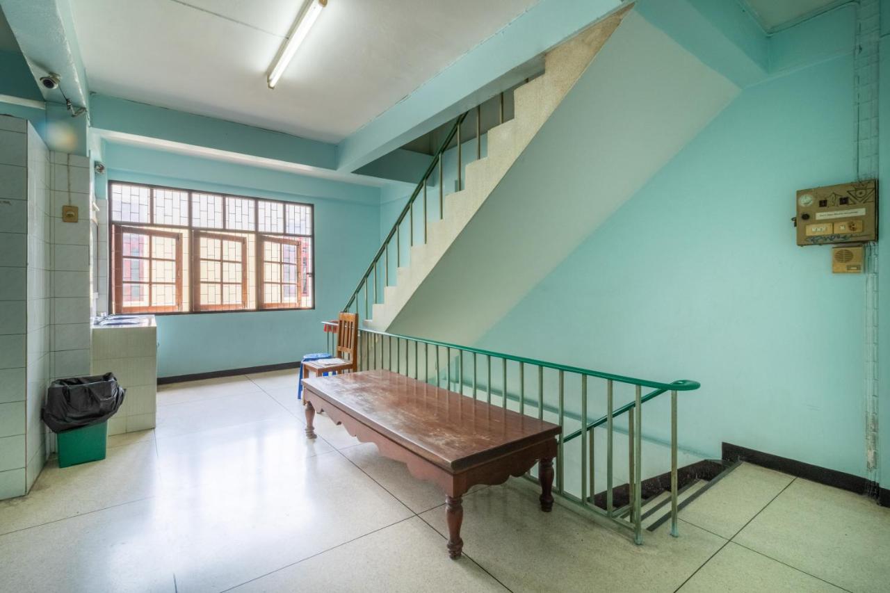 7 Holder Guesthouse Бангкок Екстер'єр фото