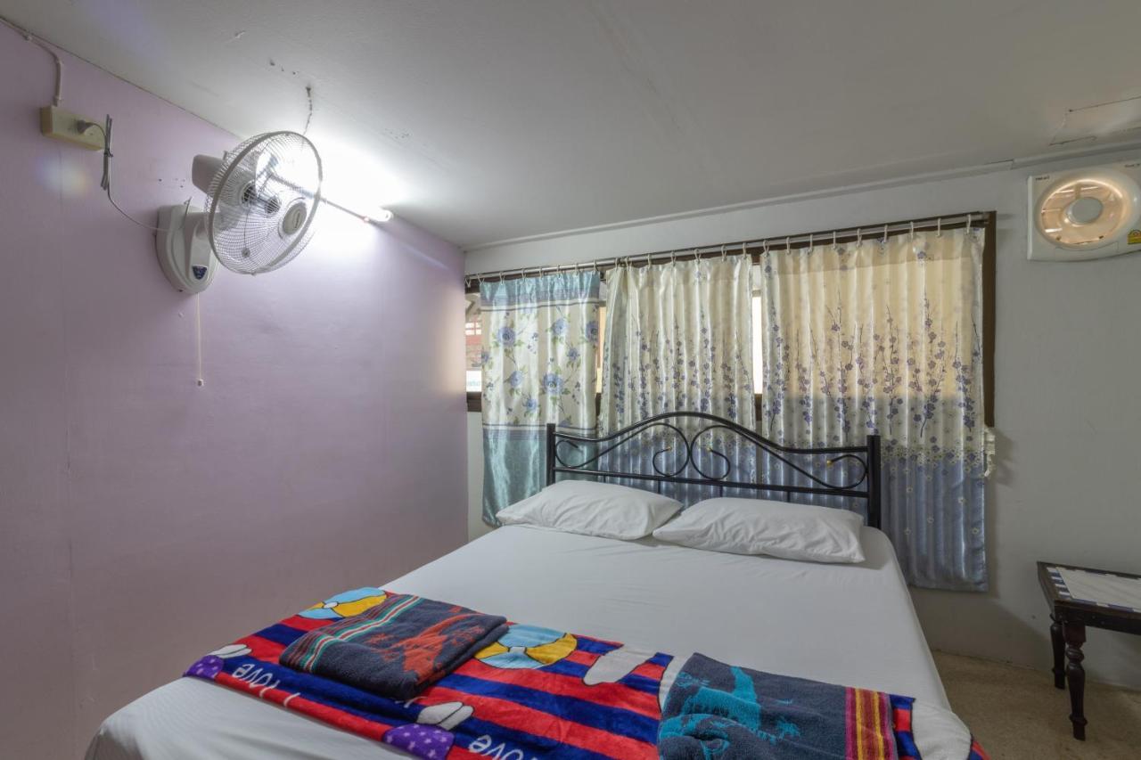 7 Holder Guesthouse Бангкок Екстер'єр фото