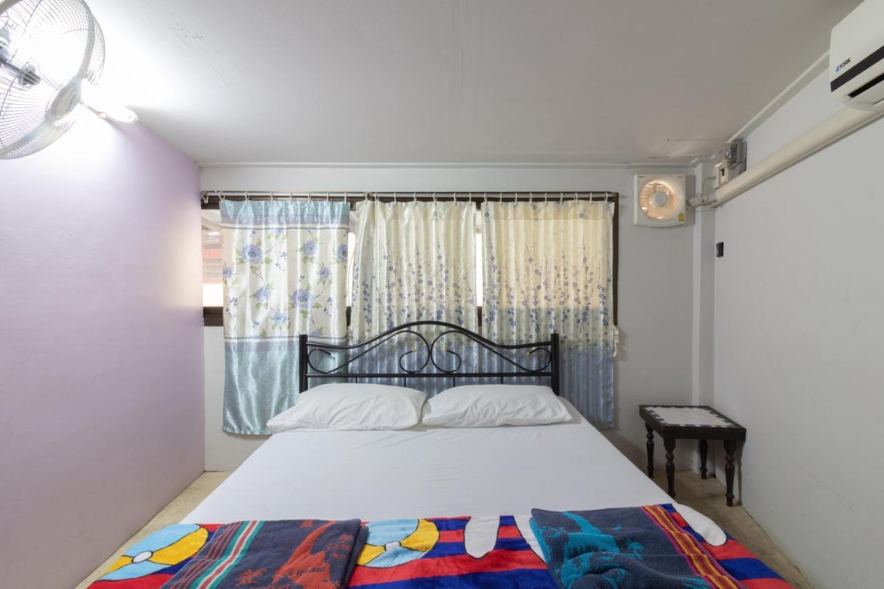 7 Holder Guesthouse Бангкок Екстер'єр фото