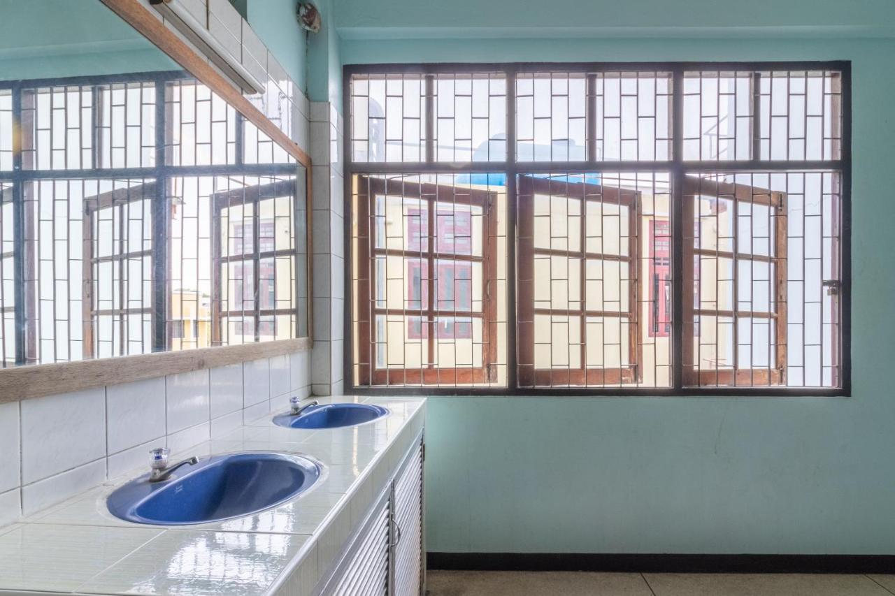 7 Holder Guesthouse Бангкок Екстер'єр фото