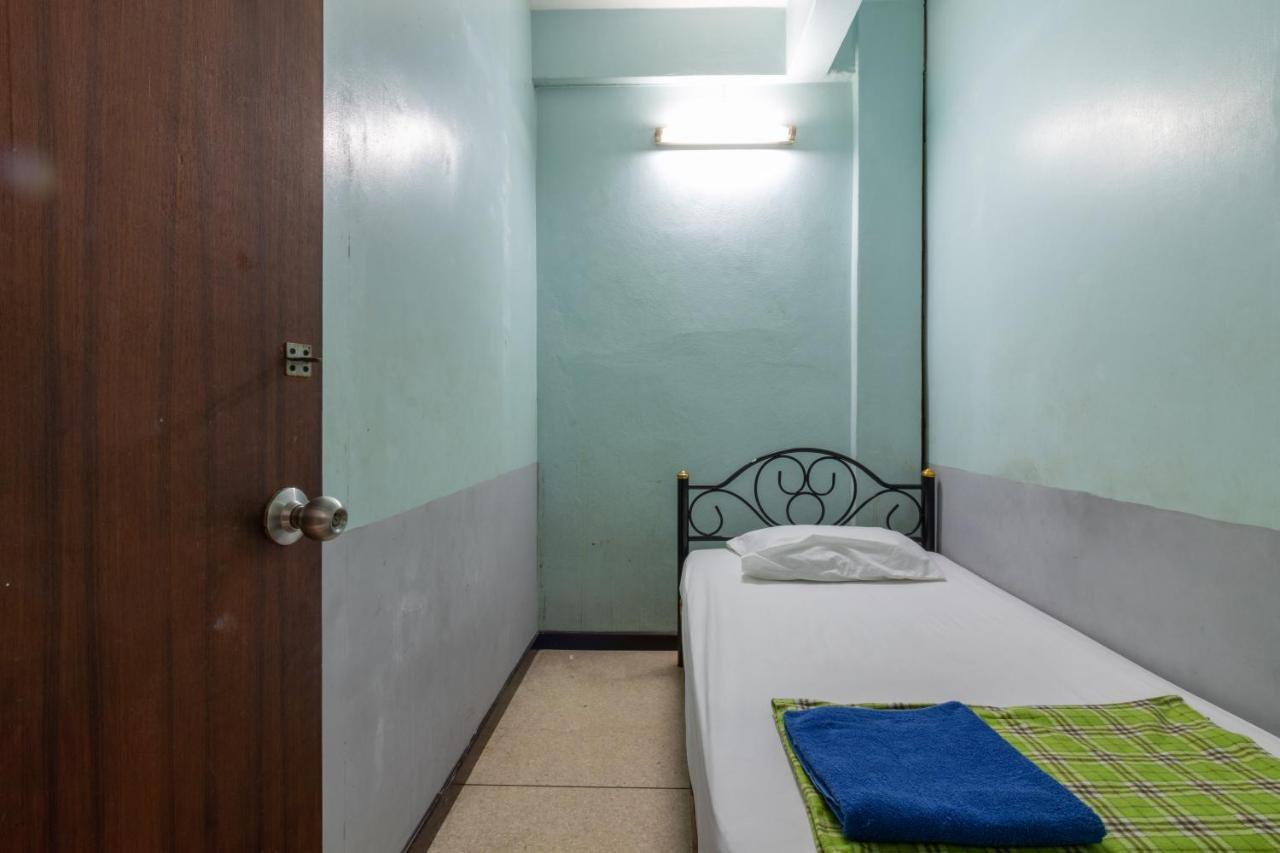 7 Holder Guesthouse Бангкок Екстер'єр фото