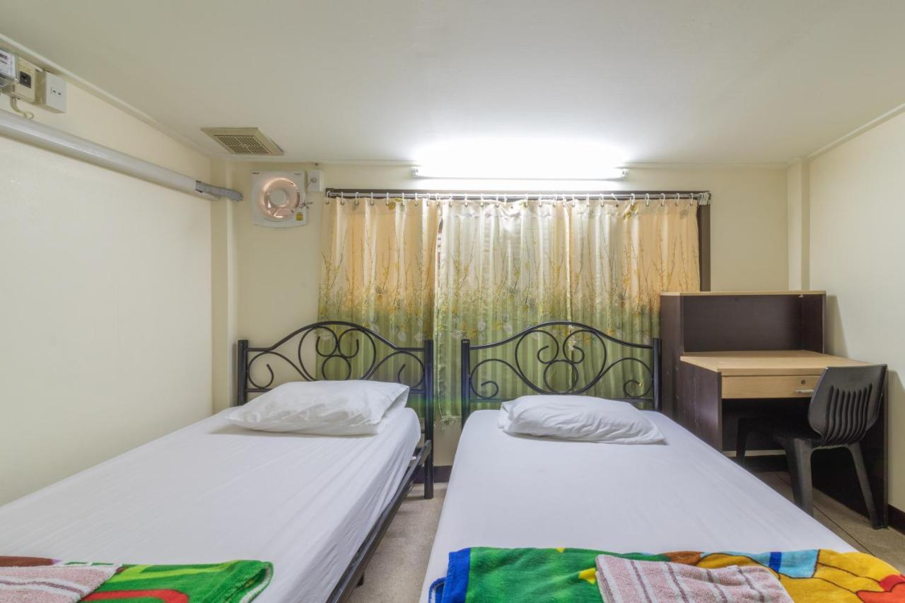 7 Holder Guesthouse Бангкок Екстер'єр фото